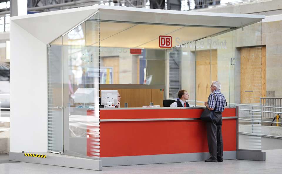 829_4_unit-design-db-deutsche-bahn-service-point-oeffentlicher-raum-02.jpg